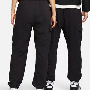Nike Women's Mid-Rise Oversized Cargo Sweatpants – Size M -Black